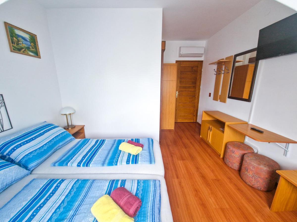 Weinberger Vendeghaz Hotel ซามาร์ดี ภายนอก รูปภาพ