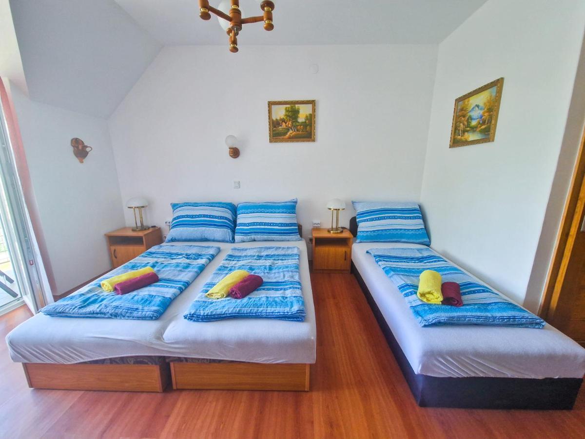 Weinberger Vendeghaz Hotel ซามาร์ดี ภายนอก รูปภาพ