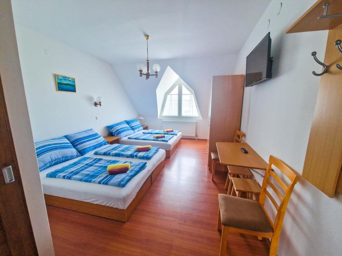 Weinberger Vendeghaz Hotel ซามาร์ดี ภายนอก รูปภาพ