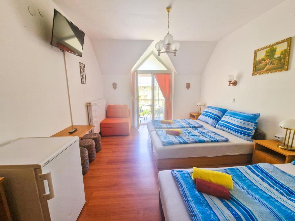 Weinberger Vendeghaz Hotel ซามาร์ดี ภายนอก รูปภาพ