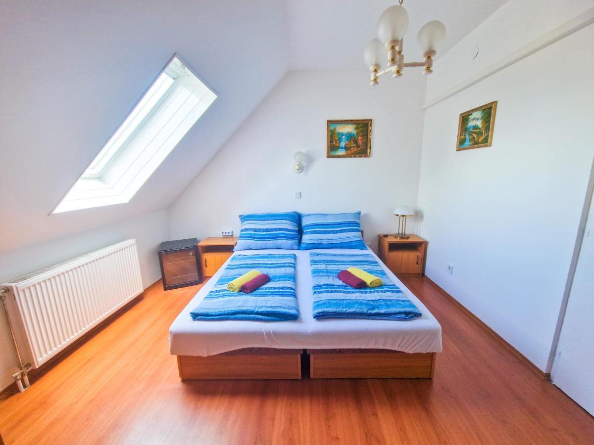 Weinberger Vendeghaz Hotel ซามาร์ดี ภายนอก รูปภาพ